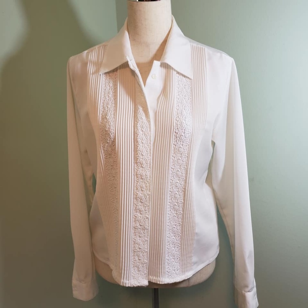 Christie & Jill White Button Front Long Sleeve